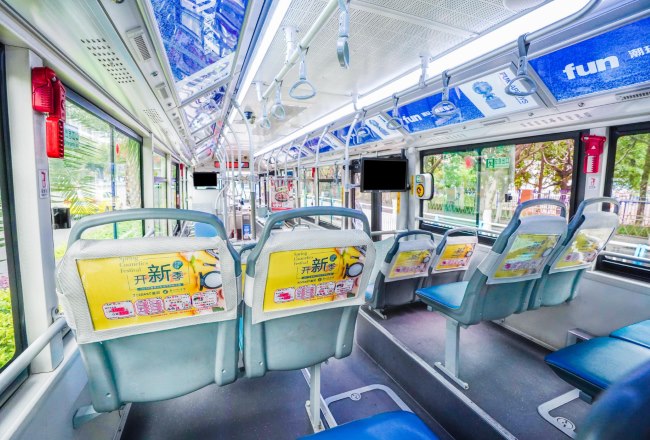 重慶公交車廂內(nèi)座椅廣告投放，重慶巴士車窗掛旗廣告價格