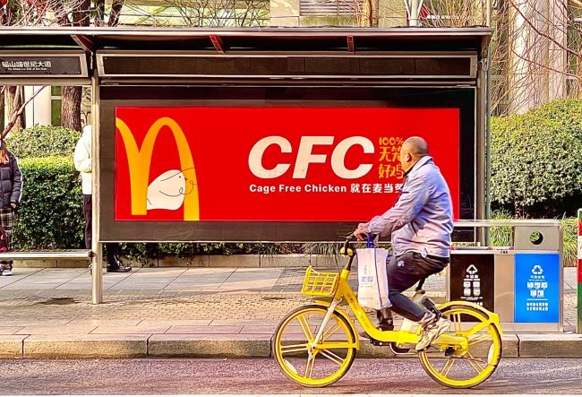 上海公交站臺(tái)燈箱廣告投放，上海巴士候車亭廣告價(jià)格