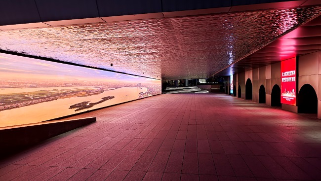 蘇州圓融廣場橋底長廊橫屏LED廣告，蘇州久光百貨大屏廣告價格