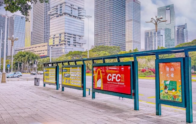 深圳公交站臺(tái)燈箱廣告投放，深圳巴士候車亭廣告價(jià)格