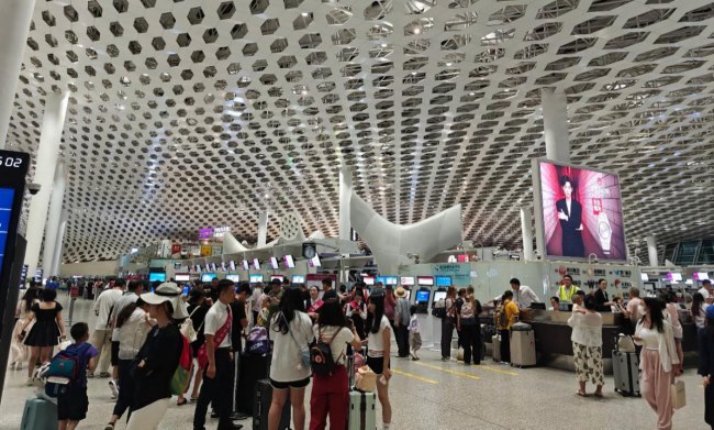 投放深圳機場安檢LED大屏廣告需要注意哪些問題？選擇深圳第一戶外傳媒發(fā)布深圳機場廣告有哪些優(yōu)勢？