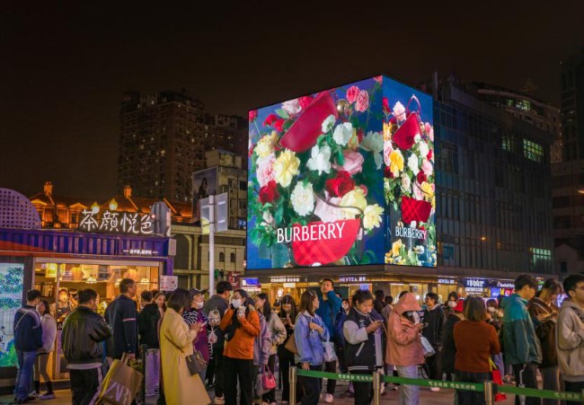 武漢商圈有哪些戶外LED大屏廣告？投放戶外大屏廣告需要注意什么？哪家廣告公司是專業(yè)代理發(fā)布的？