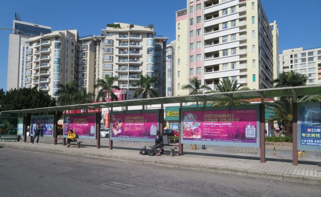 東莞公交車身廣告和候車亭廣告有什么不同？怎么選擇公交廣告投放更具有性價(jià)比？哪家公司可以發(fā)布公交廣告？