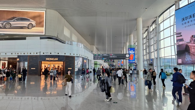 廣州白云機(jī)場T2航站樓有哪些廣告位？第一戶外傳媒代理發(fā)布機(jī)場廣告值得信任嗎？