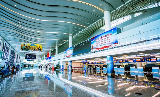 蕪宣機(jī)場(chǎng)和蕪湖高鐵站都有哪些廣告位？選擇高鐵站和機(jī)場(chǎng)廣告哪個(gè)更具性價(jià)比？第一戶外傳媒代理發(fā)布的專業(yè)度體現(xiàn)在哪些方面？