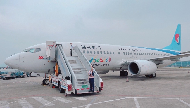 河北航空機身彩繪廣告投放，河北航空外機身貼膜廣告價格