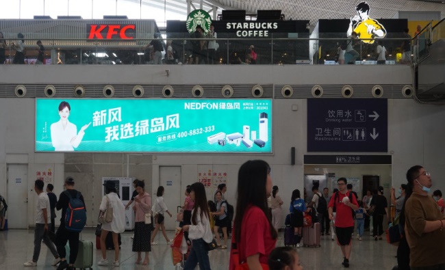 深圳北高鐵站候車大廳檢票口兩側墻面燈箱廣告投放價格