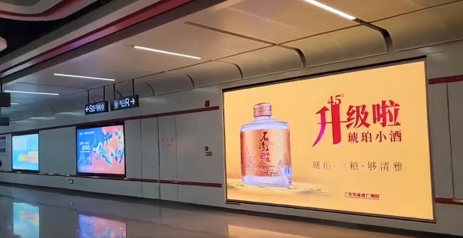 佛山地鐵站廳墻面LED大屏廣告投放，佛山地鐵大屏廣告價(jià)格