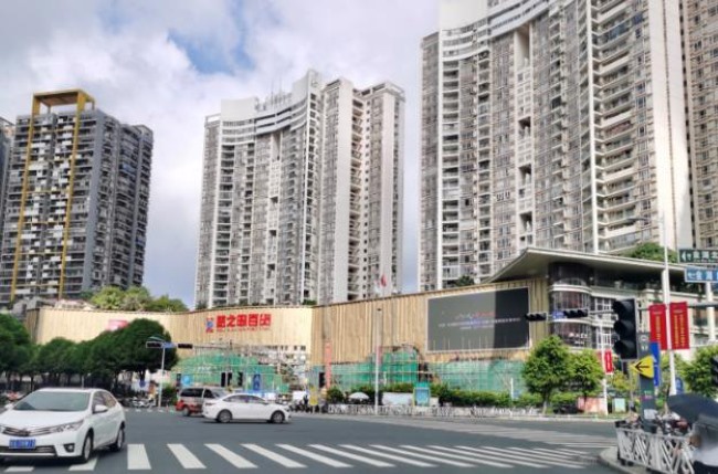 南寧水晶城夢之島百貨LED廣告投放，南寧戶外大屏廣告價格