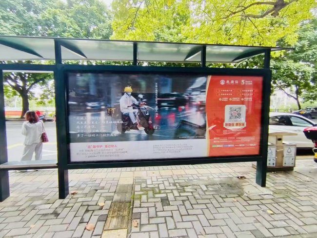 江門公交站臺(tái)燈箱廣告投放，江門巴士候車亭廣告價(jià)格
