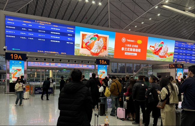 西安北高鐵站候車大廳中央LED廣告投放，西安北站大屏廣告價(jià)格