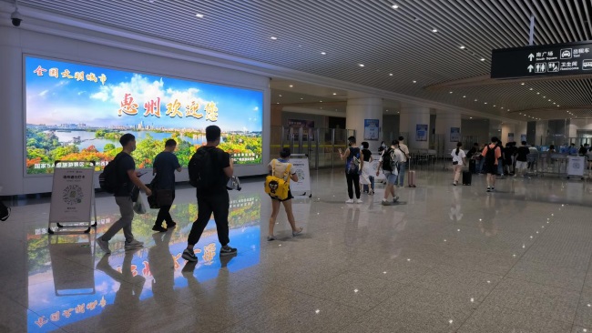 惠州北高鐵站出站墻面燈箱廣告投放，惠州北站大屏廣告價(jià)格