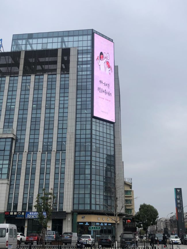 義烏歐美中心大屏廣告投放，義烏江濱國(guó)際LED廣告價(jià)格