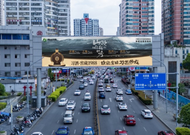 貴陽北京西路天橋LED廣告投放，貴陽人民大道大屏廣告價格