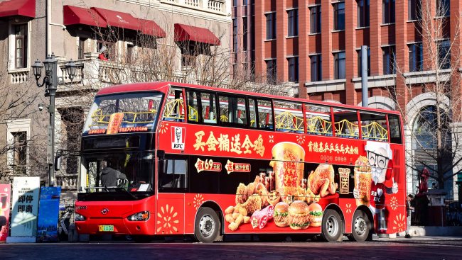 天津雙層觀光車身外車貼巴士廣告投放，天津公交車廣告價(jià)格