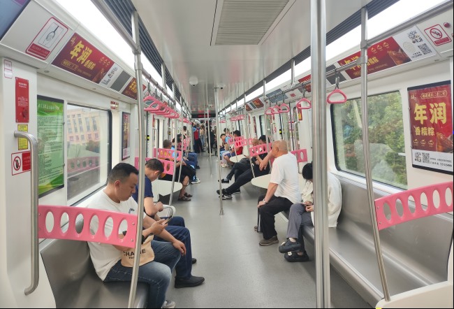 重慶地鐵列車語(yǔ)音冠名價(jià)格，重慶地鐵車廂播音導(dǎo)向廣告投放