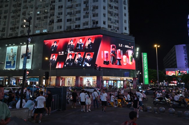 南昌中山路百盛商場(chǎng)LED廣告投放，南昌戶外LED大屏廣告價(jià)格