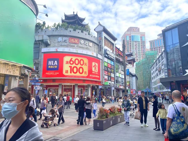 深圳東門步行街LED廣告價(jià)格，深圳鴻展中心城LED大屏廣告投放