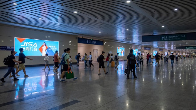 長沙南站高鐵出站通道墻面燈箱廣告投放，長沙南站廣告價格