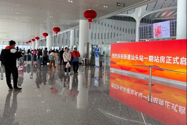 汕頭站高鐵進(jìn)站口燈箱廣告投放，汕頭站出發(fā)大廳廣告價格