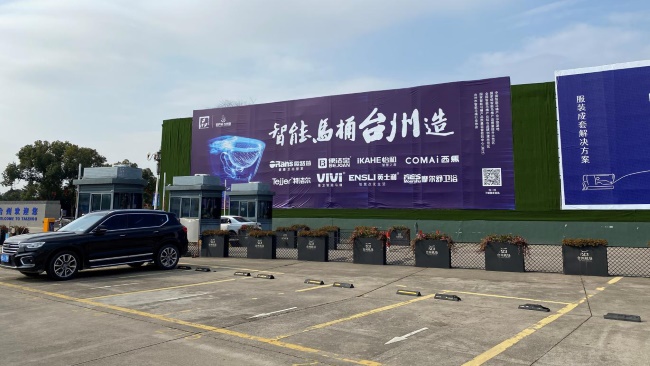 傳統(tǒng)制造業(yè)不太景氣的當下，如何做好線下渠道的宣傳推廣？第一戶外傳媒在線下媒體渠道上有哪些優(yōu)勢？如何才能做到精準投放？