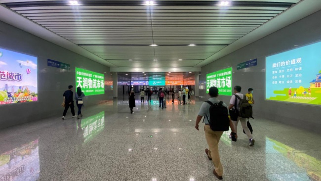 江門站高鐵出站口廣告投放，江門火車站出站通道墻面廣告價格