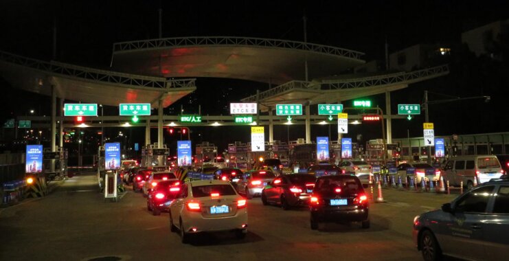 第一戶外傳媒-花城大道收費站廣告