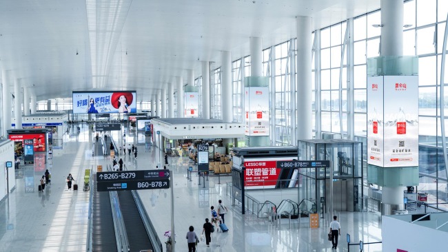 廣州機(jī)場(chǎng)候機(jī)廳包柱燈箱廣告投放，廣州白云機(jī)場(chǎng)出發(fā)到達(dá)廣告