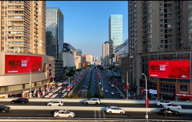 武漢洪山街道口十字路口雙子LED廣告投放，武漢LED大屏廣告價(jià)格