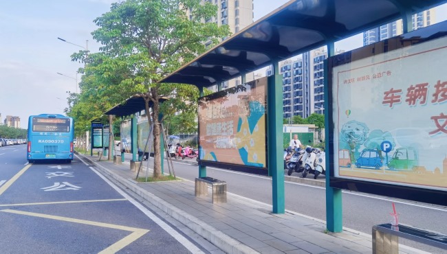福州公交站臺大牌廣告投放，福州巴士候車亭大牌廣告價(jià)格