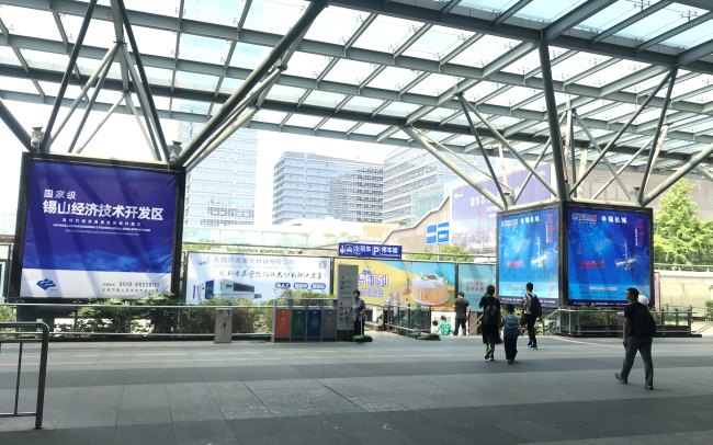 無錫東高鐵站到達(dá)燈箱廣告投放，無錫東站出站口大屏廣告價(jià)格