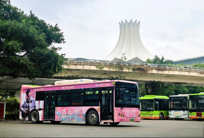 南寧公交車(chē)身外車(chē)貼廣告投放，南寧巴士車(chē)身噴繪廣告價(jià)格