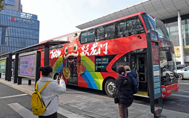 地鐵廣告與公交廣告有什么區(qū)別，當(dāng)品牌需要宣傳推廣時(shí)，怎么選擇效果更好？