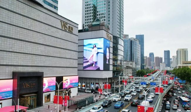 武漢武商MALL世貿(mào)廣場雙面LED廣告投放，武漢戶外大屏廣告