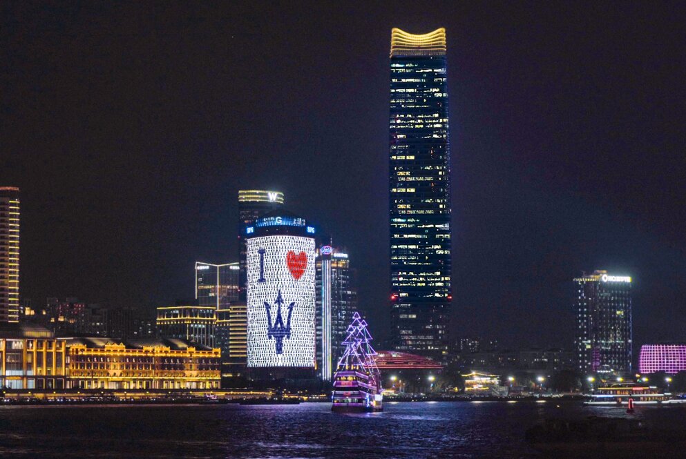 第一戶外傳媒-上海國客中心浦江大屏