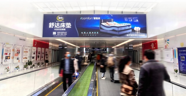 寧波機(jī)場(chǎng)GTC通廊頂部燈箱廣告投放，寧波櫟社機(jī)場(chǎng)大屏廣告