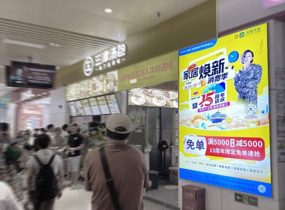 第一戶外傳媒-深圳蓮塘口岸電梯口燈箱