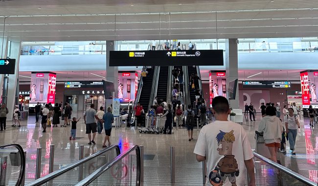 成都機場到達出口四面立柱LED廣告投放，成都天府機場大屏廣告