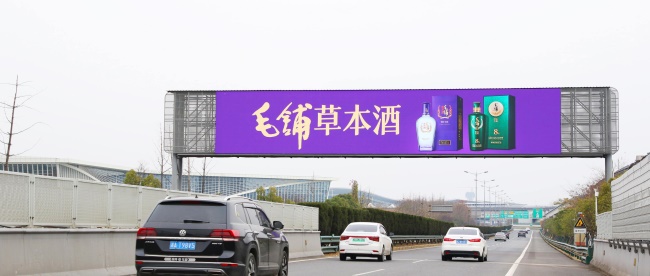 長沙機(jī)場高速跨線橋LED廣告，長沙黃花機(jī)場高速大屏廣告價(jià)格