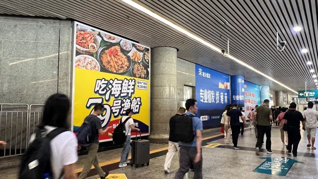 廣州東站出站口墻面燈箱廣告投放，廣州東高鐵站大屏廣告價格