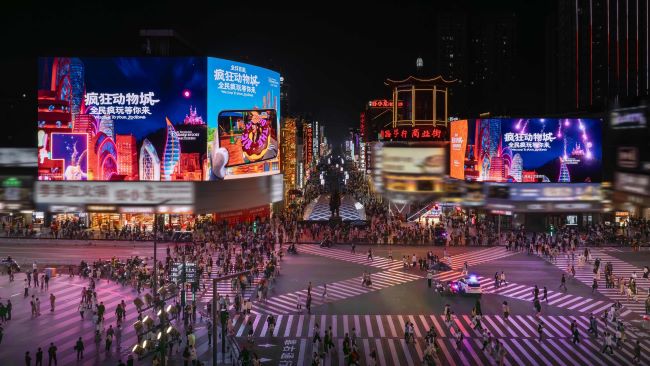 長沙黃興廣場步行街雙屏廣告投放，長沙國金互動LED大屏廣告