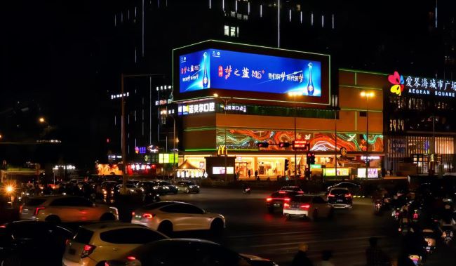 南寧華豐城大屏LED廣告投放，南寧裸眼3D大屏廣告