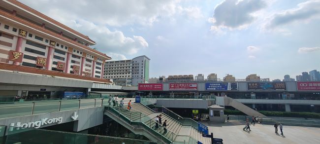 深圳羅湖口岸廣場(chǎng)大牌廣告投放，深圳站羅湖火車(chē)站廣告價(jià)格