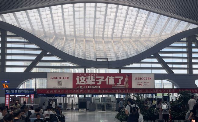 寧波站廣告候車大廳進(jìn)站口上方燈箱投放，寧波火車站廣告價(jià)格