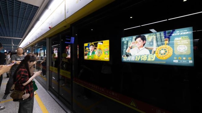 廣州地鐵站臺軌行區(qū)燈箱廣告投放價格，廣州地鐵創(chuàng)意廣告案例