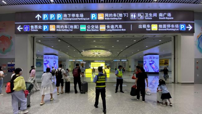 惠州北站出站廣場(chǎng)包柱LED廣告投放，惠州北高鐵站大屏廣告價(jià)格