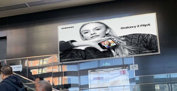 第一戶外傳媒-福田口岸-上三層出境扶梯旁燈箱