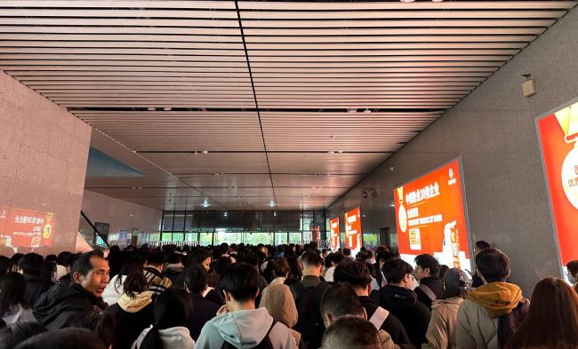 三明北站廣告出站通道兩側(cè)墻面燈箱投放，沙縣高鐵站廣告價(jià)格