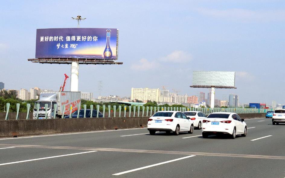 第一戶外傳媒-廣深高速長安互通立柱大牌廣告
