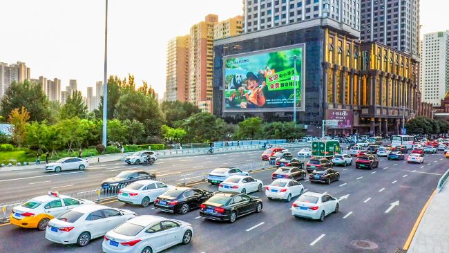 沈陽青年大街萬鑫酒店LED廣告投放，沈陽大屏廣告價格